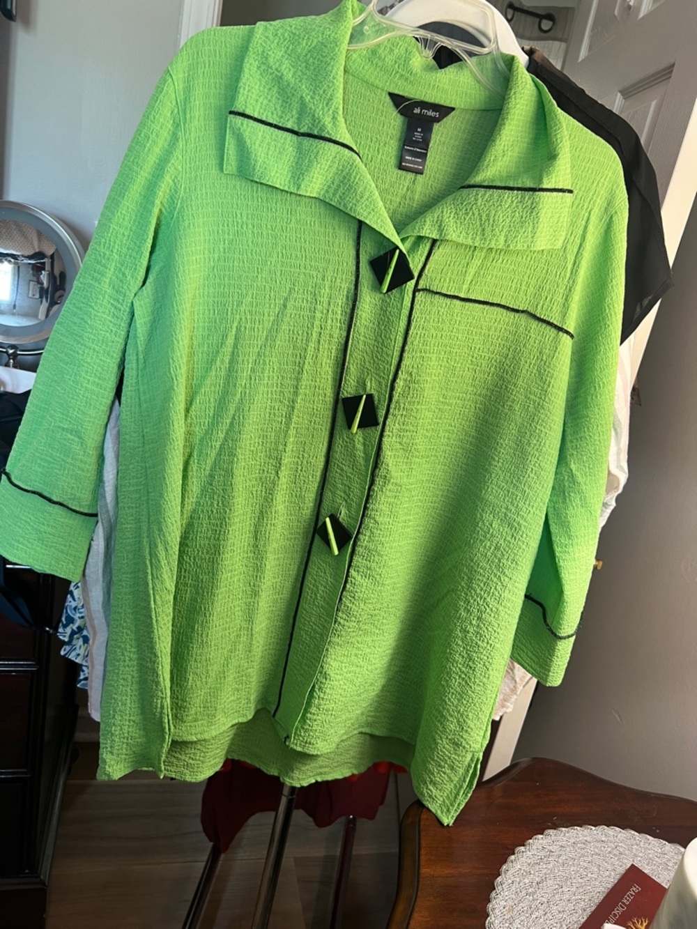 Ali Miles Lime Green Textured Button-Front Top with Black Trim